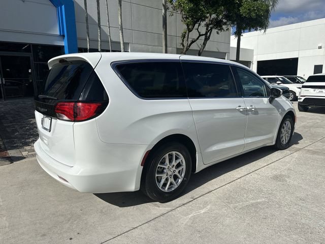 Used 2023 Chrysler Voyager LX FWD image 15