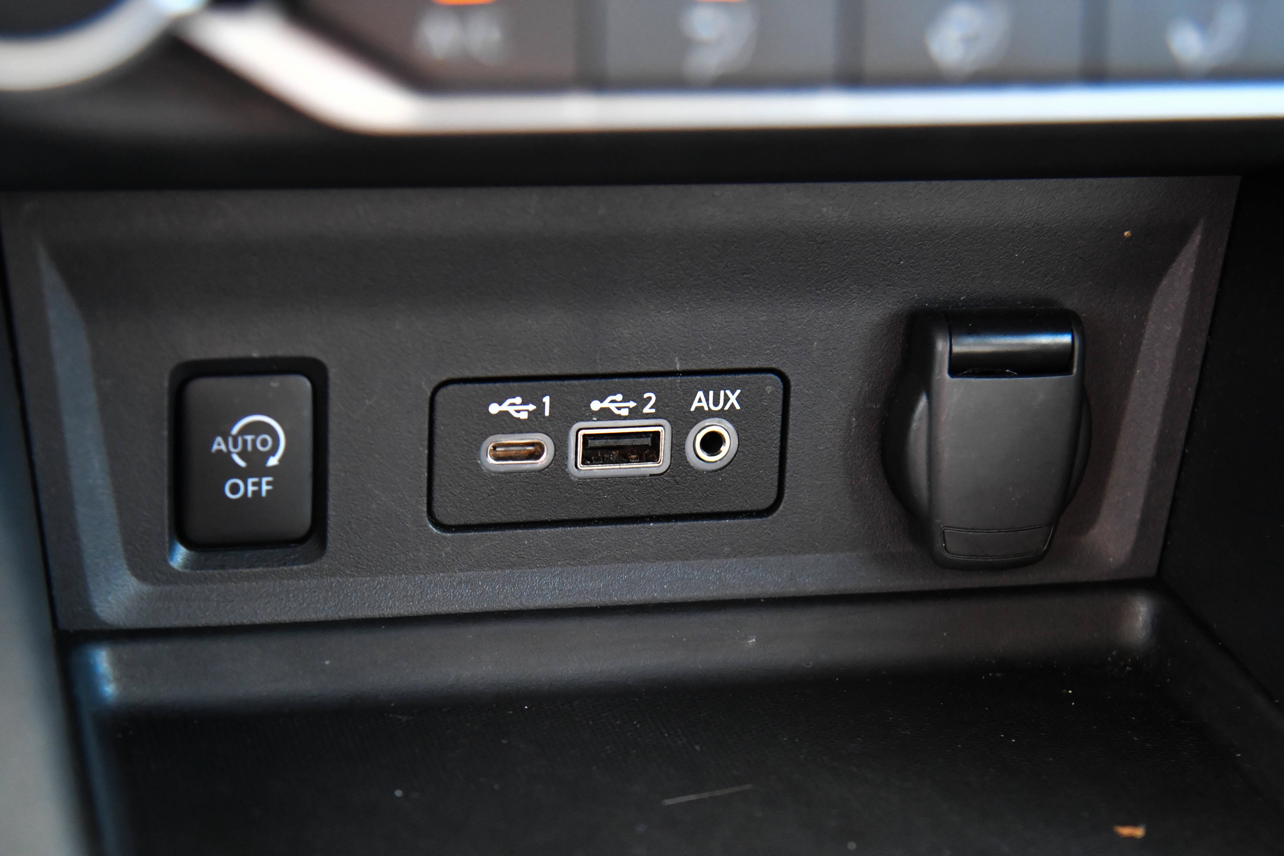 Used 2025 Nissan Sentra SV FWD image 22