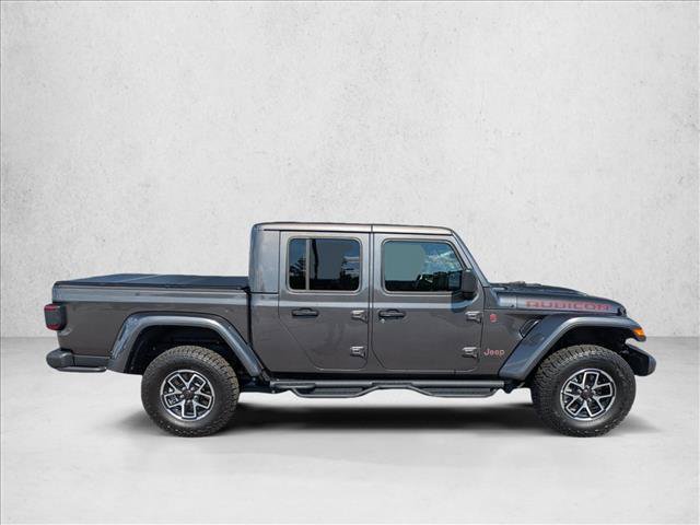 Used 2025 Jeep Gladiator Rubicon w/ Convenience Group AWD/4WD image 4