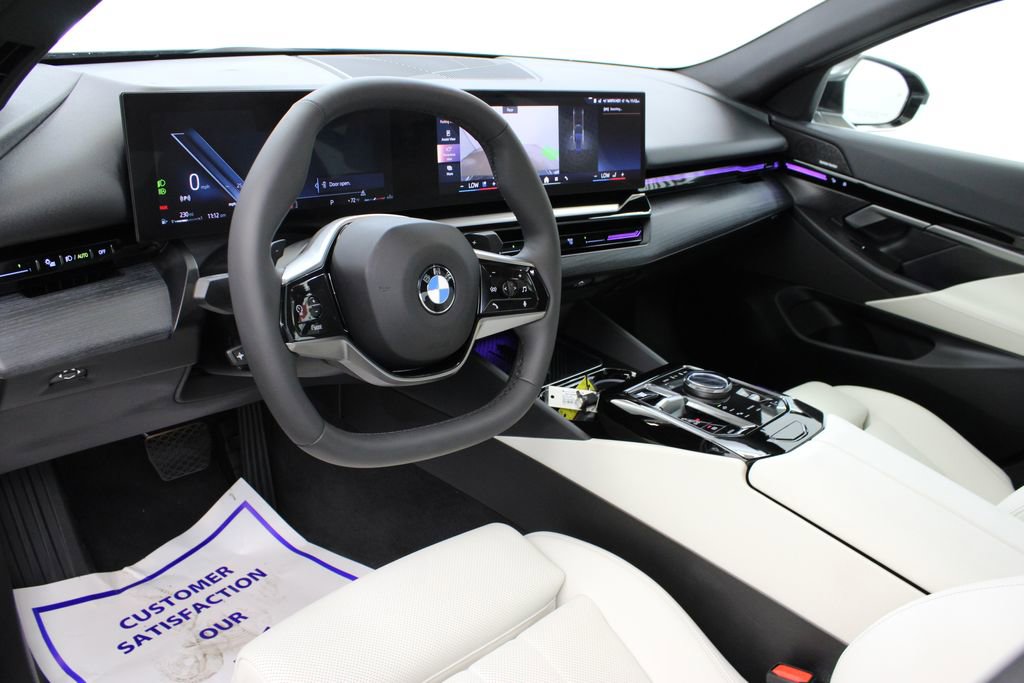 Used 2024 BMW 530i w/ Convenience Package image 15