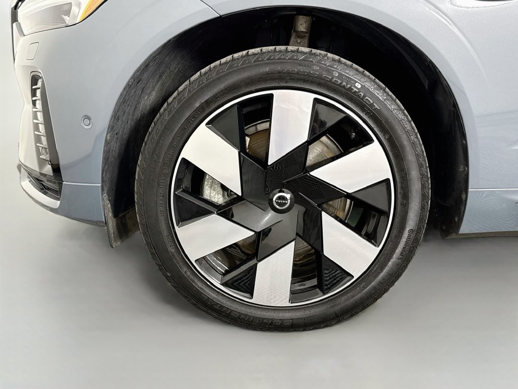 Used 2024 Volvo XC60 T8 Ultimate w/ Climate Package AWD/4WD image 32