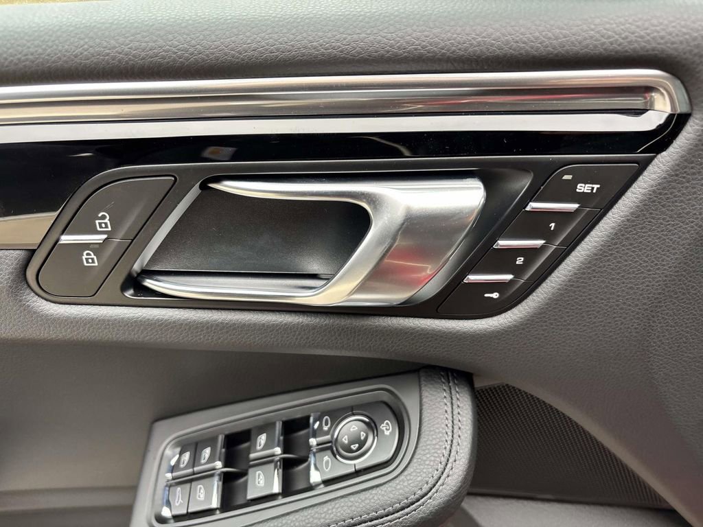 New 2026 Porsche Macan image 23