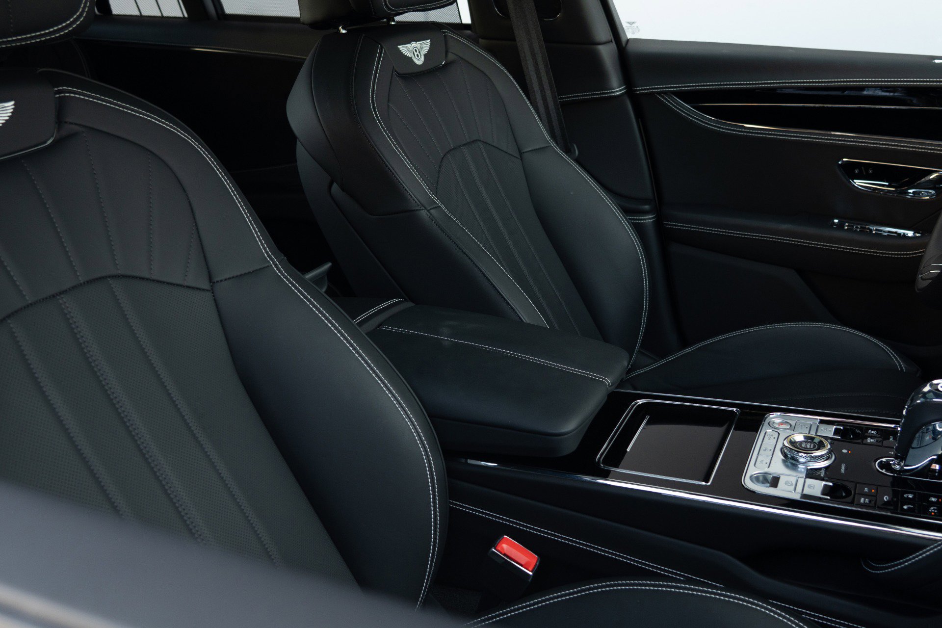 Used 2024 Bentley Flying Spur V8 image 38