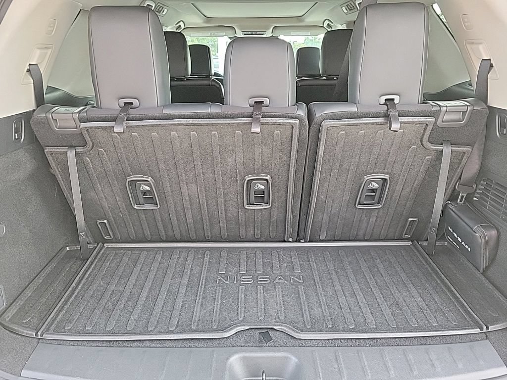 Used 2023 Nissan Pathfinder Platinum AWD/4WD image 18