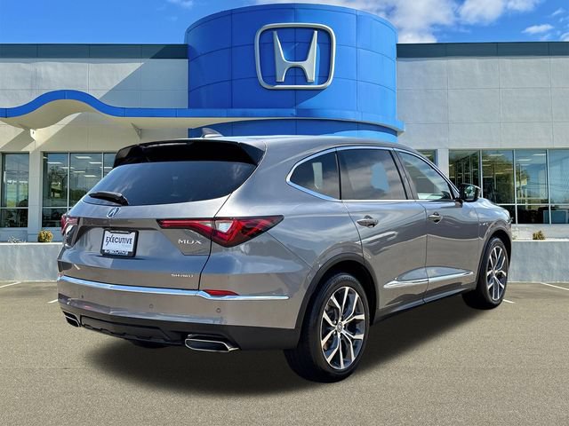 Used 2023 Acura MDX SH-AWD w/ Technology Package image 2