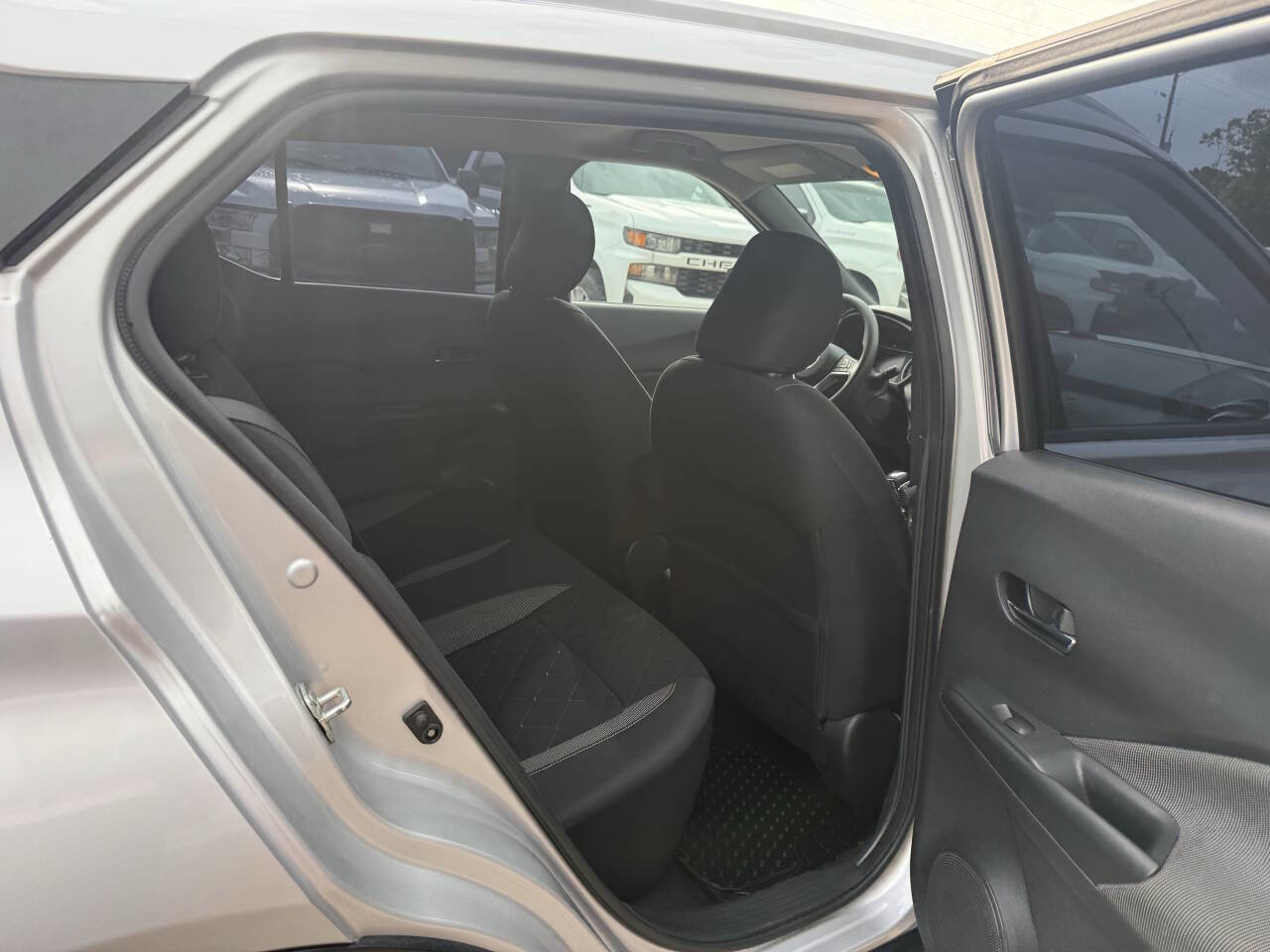 Used 2020 Nissan Kicks SV FWD image 15