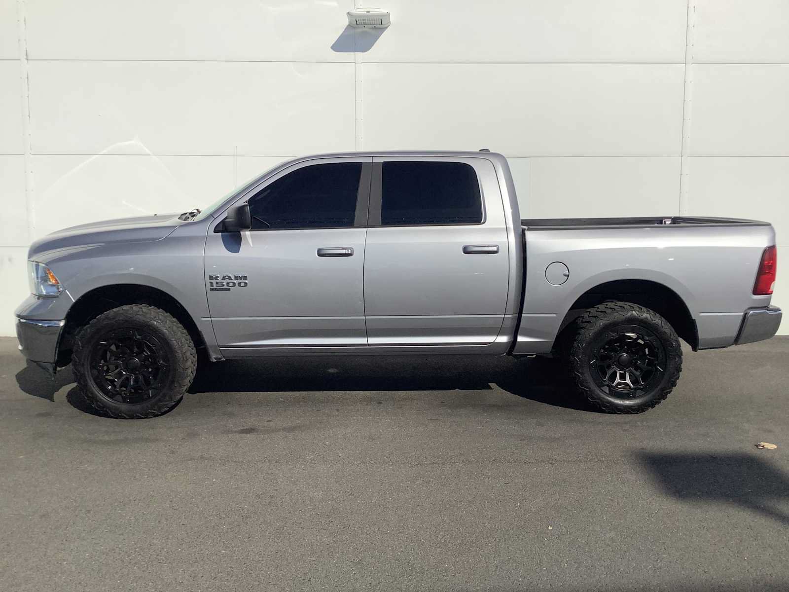 Used 2021 RAM 1500 Classic SLT AWD/4WD image 2