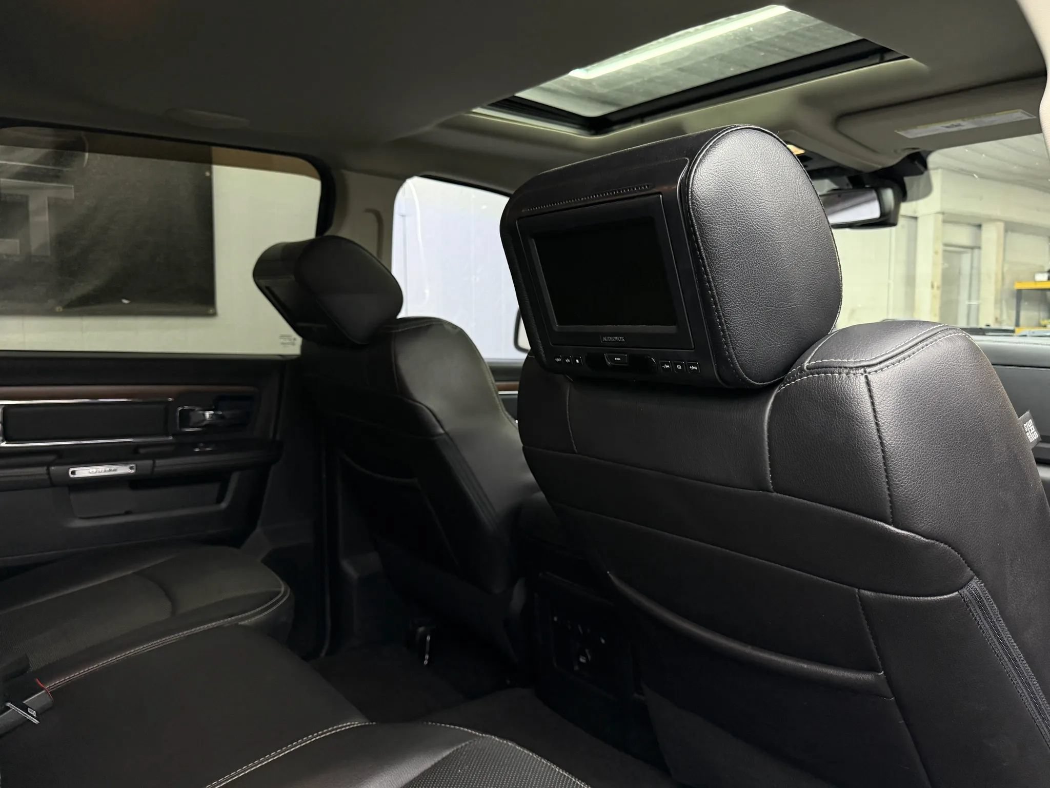 Used 2016 RAM 1500 Laramie w/ Convenience Group AWD/4WD image 10
