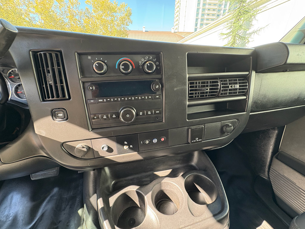 Used 2017 Chevrolet Express 2500 Extended image 19