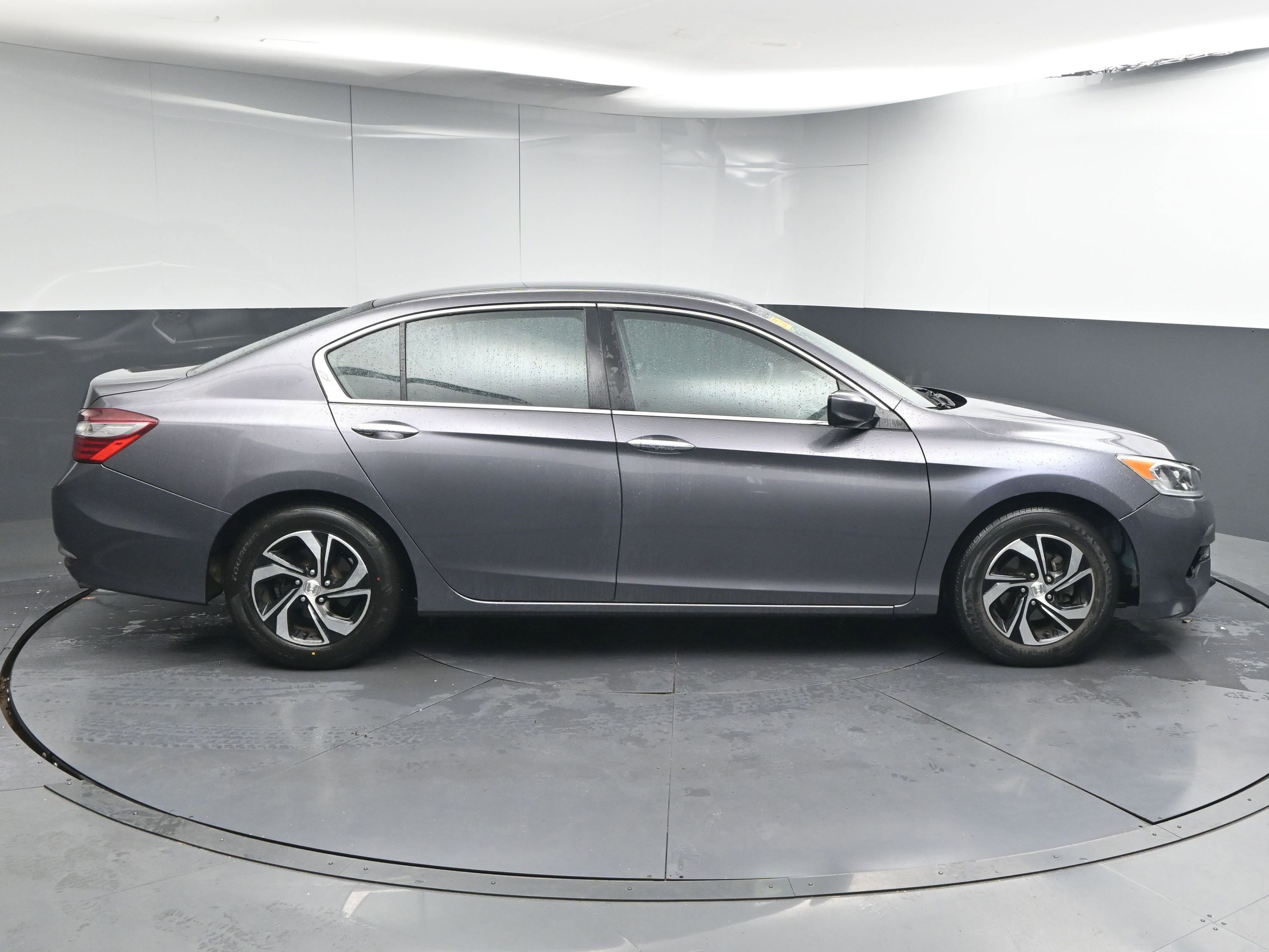 Used 2017 Honda Accord LX image 9