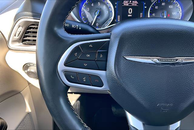 Used 2022 Chrysler Voyager LX image 13