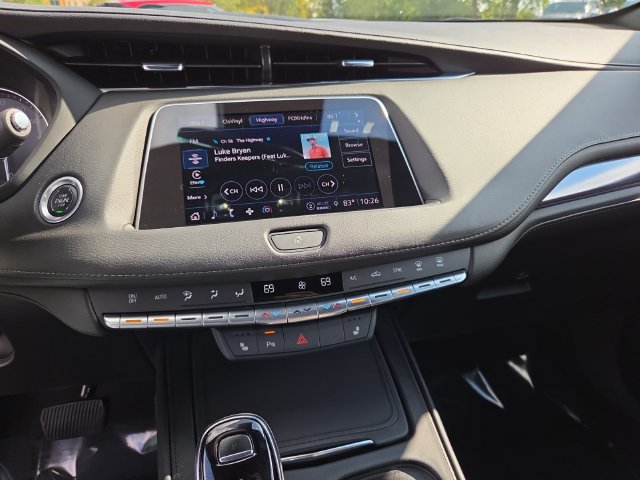 Certified 2023 Cadillac XT4 Luxury w/ Cold Weather Package AWD/4WD image 15