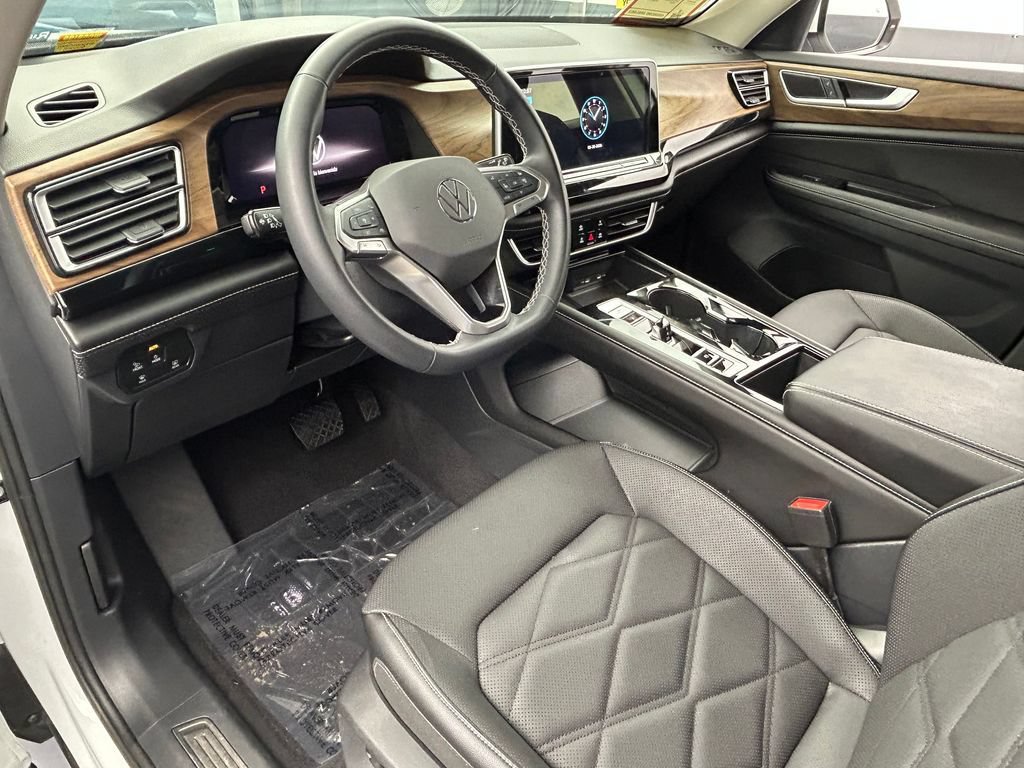 Used 2024 Volkswagen Atlas SE FWD image 13