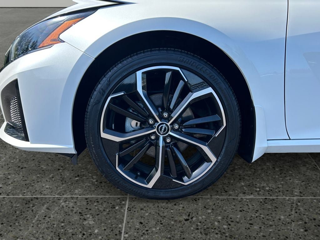Used 2023 Nissan Altima 2.5 SR w/ SR Premium Package AWD/4WD image 4
