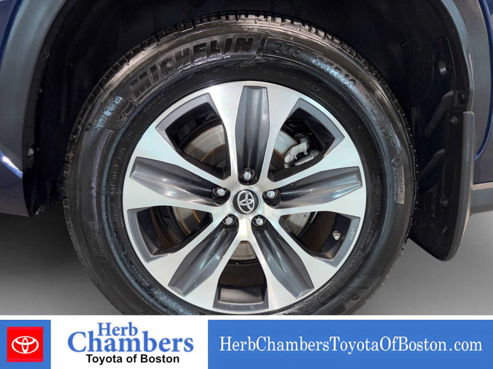 Used 2024 Toyota Highlander XLE AWD/4WD image 19