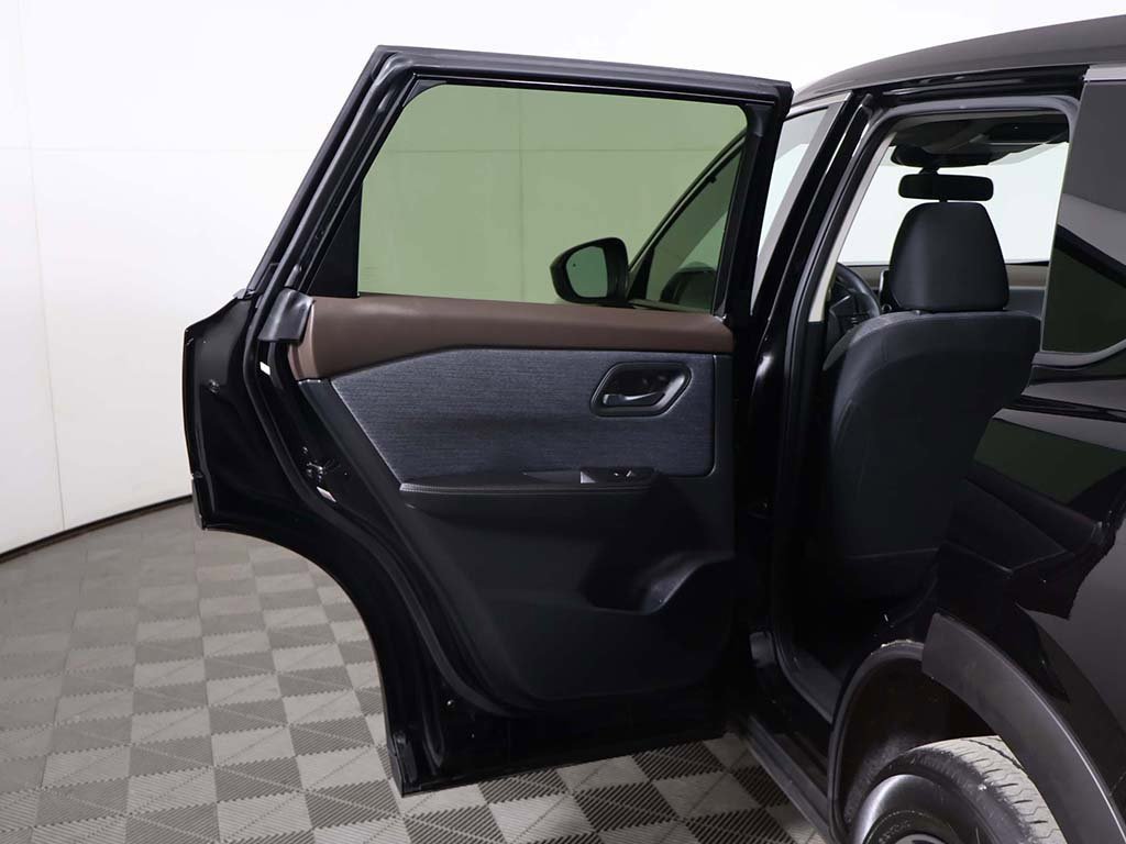 Used 2023 Nissan Rogue SV image 18