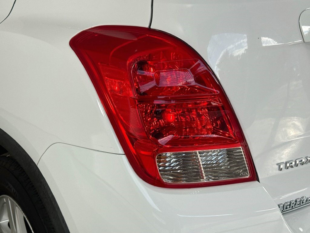 Used 2020 Chevrolet Trax LS FWD image 33