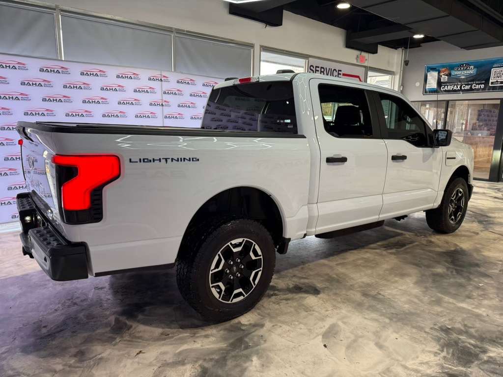Used 2022 Ford F150 Lightning Pro image 8