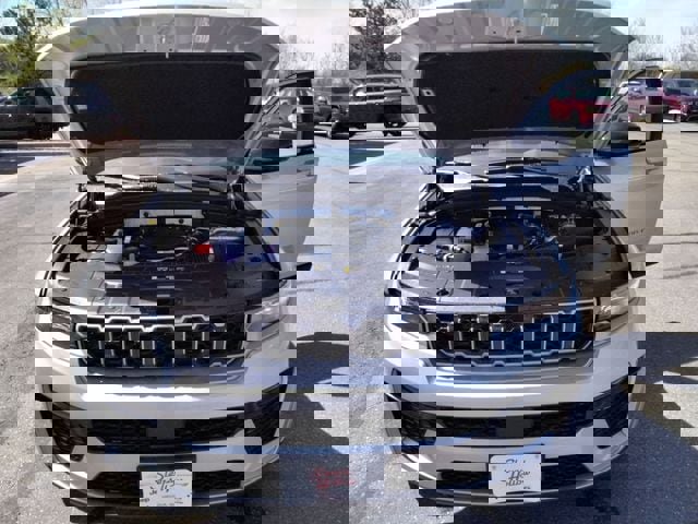 New 2026 Jeep Grand Cherokee Limited AWD/4WD image 11
