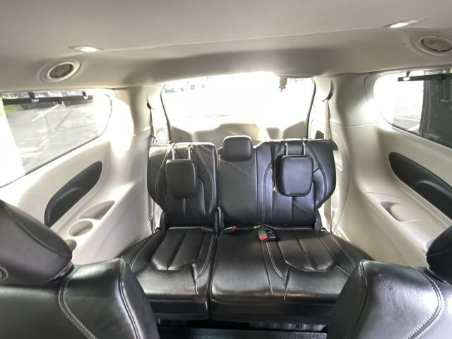 Used 2022 Chrysler Pacifica Touring-L FWD image 34