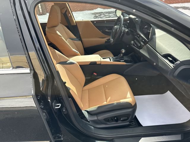 Used 2024 Lexus ES 300h w/ Premium Package image 27