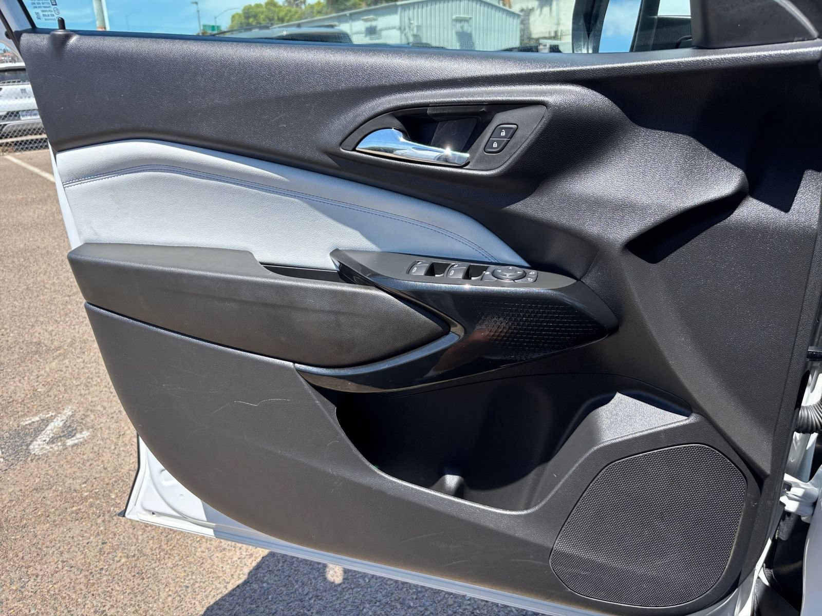 Used 2025 Chevrolet Trax LT w/ LT Convenience Package FWD image 18