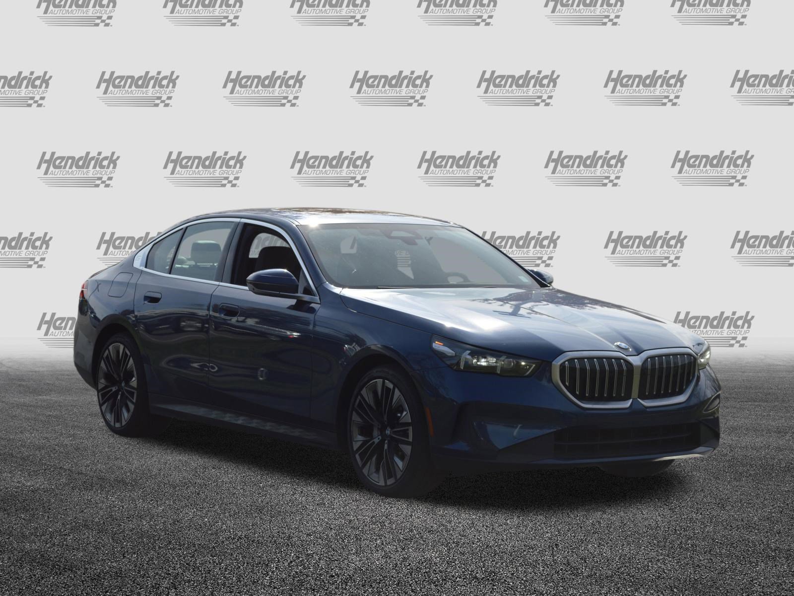 Used 2025 BMW 530i xDrive w/ Premium Package image 5