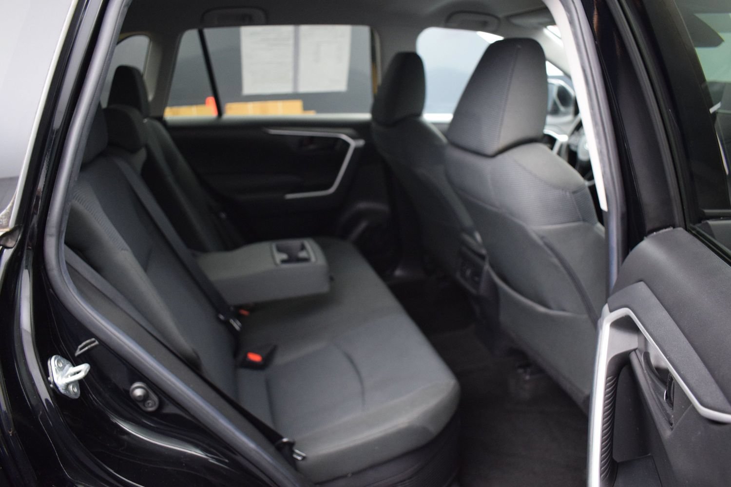 Used 2022 Toyota RAV4 LE AWD/4WD image 11