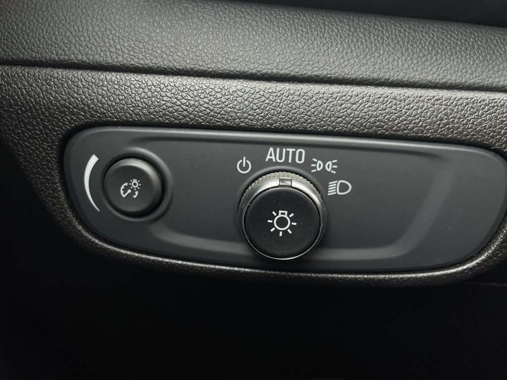 Used 2022 Chevrolet Bolt EUV LT FWD image 27