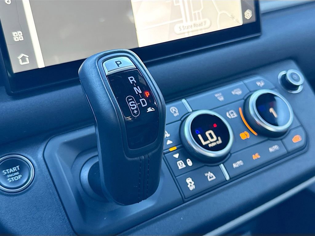 Used 2023 Land Rover Defender 130 SE image 18