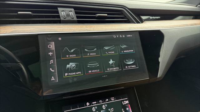 Used 2022 Audi e-tron Premium AWD/4WD image 28