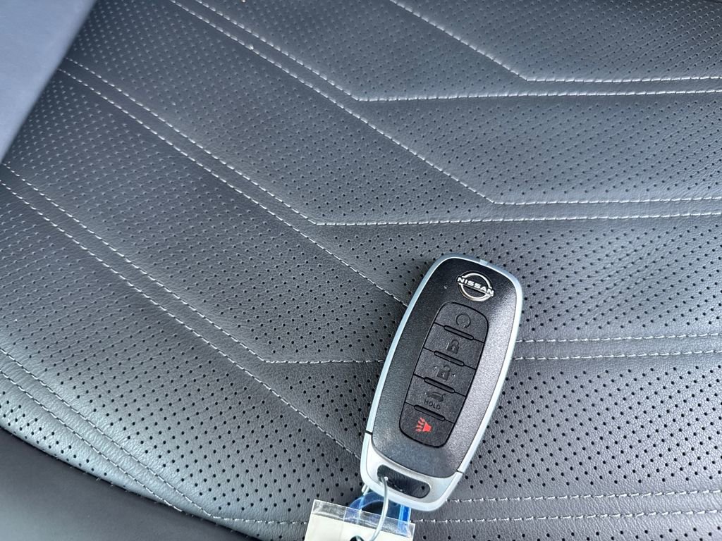 Certified 2025 Nissan Pathfinder Platinum w/ Black Appearance Package image 31