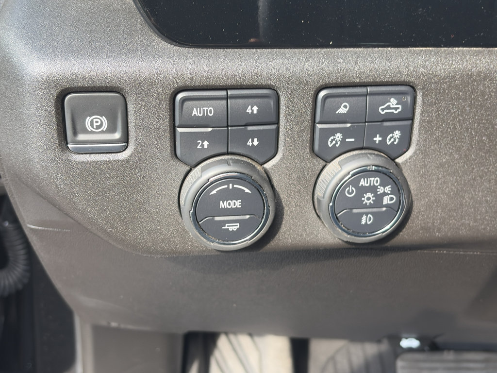 Certified 2025 Chevrolet Silverado 1500 RST AWD/4WD image 15