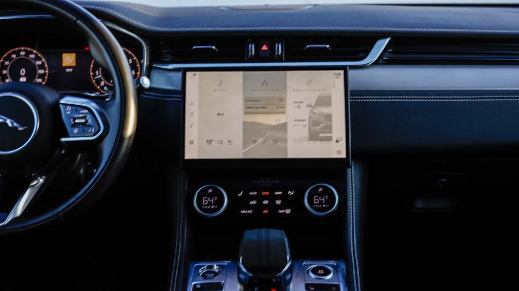 Used 2024 Jaguar F-PACE R-Dynamic S image 16