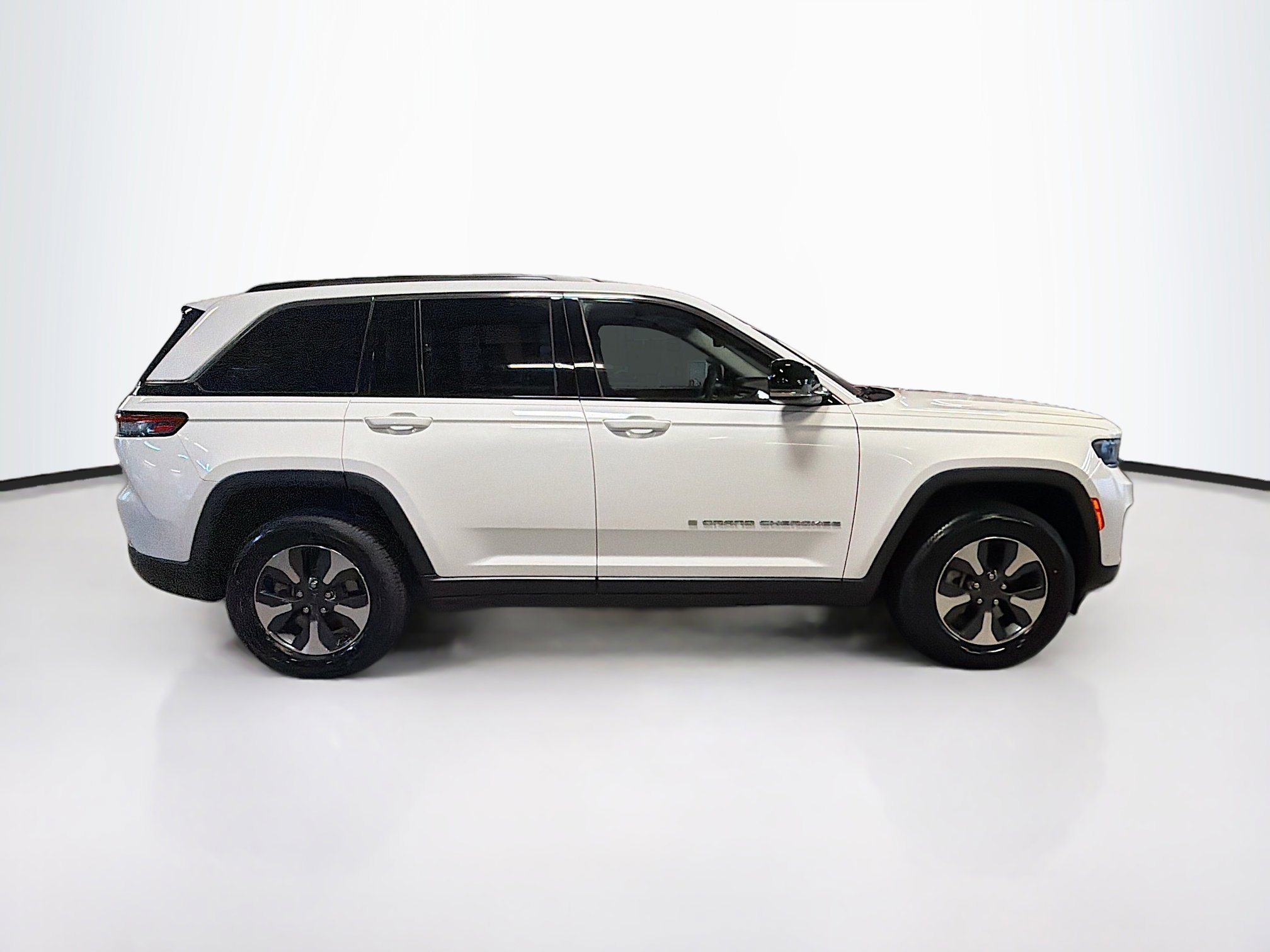 Used 2022 Jeep Grand Cherokee Limited 4xe w/ Luxury Tech Group II AWD/4WD image 10