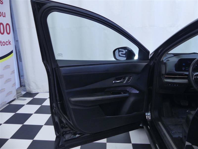 Used 2023 Nissan Ariya AWD image 22
