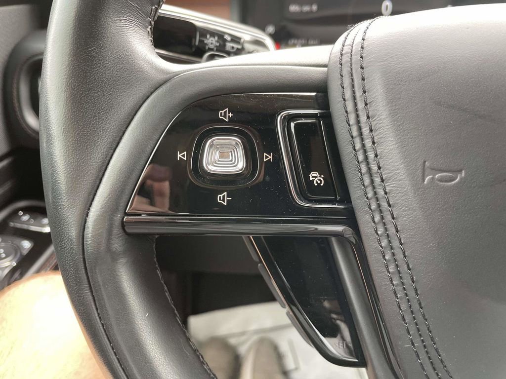 Certified 2023 Lincoln Aviator Reserve w/ Equipment Group 201A RWD image 26