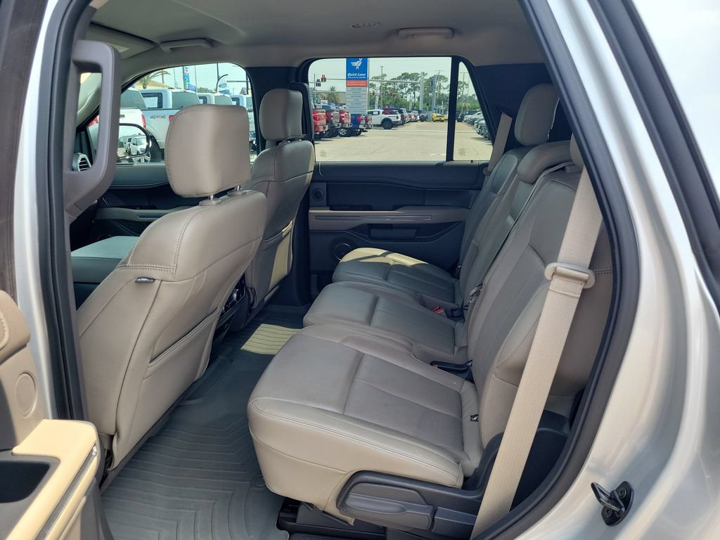 Used 2018 Ford Expedition XLT w/ Equipment Group 202A RWD image 11