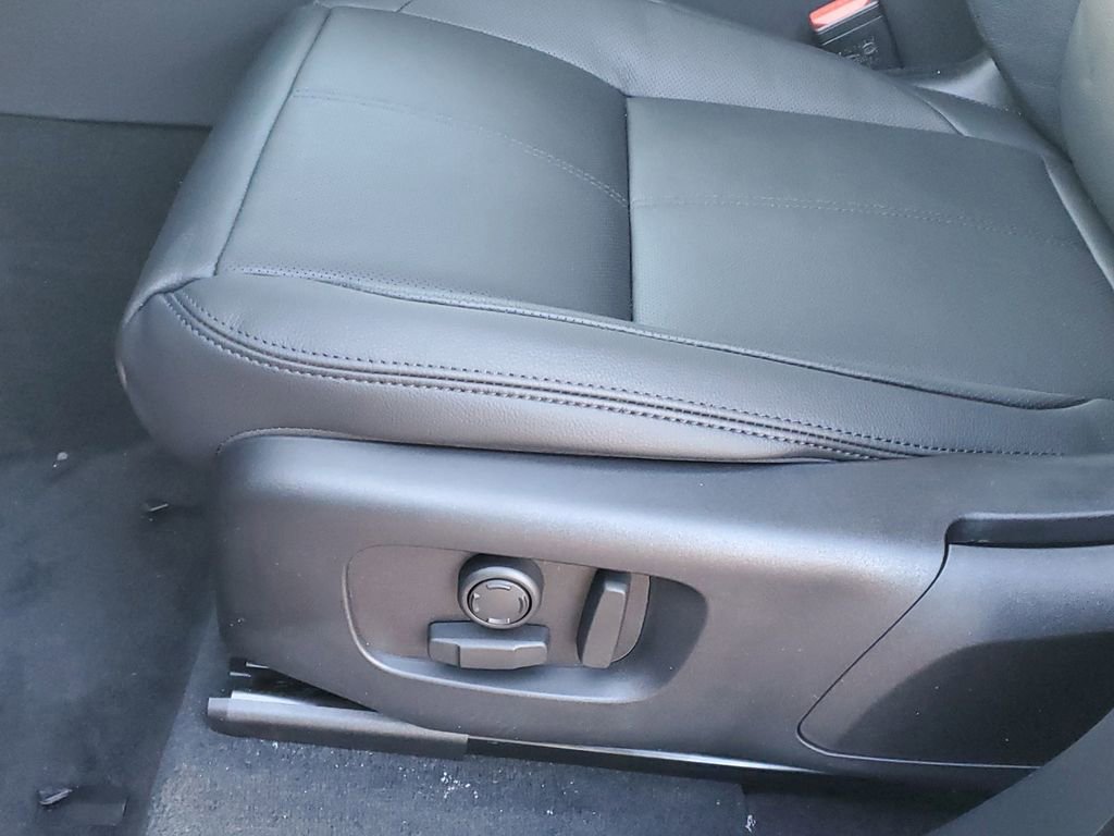 New 2026 Land Rover Range Rover Velar Dynamic SE image 13