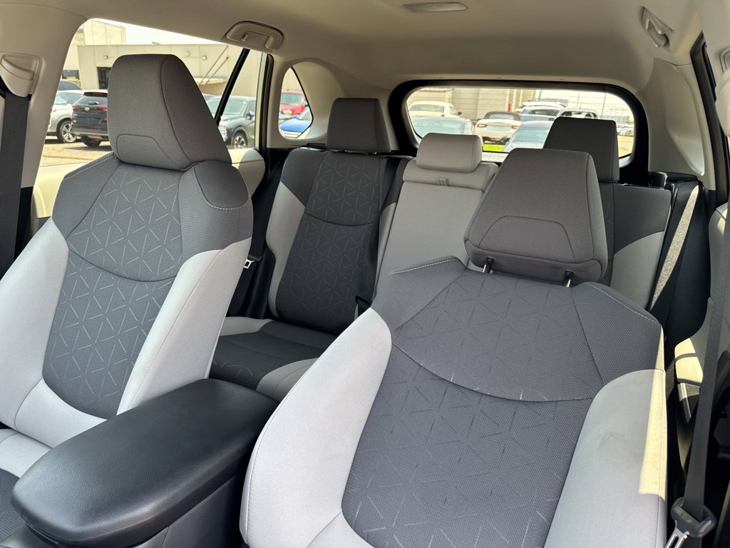 Used 2024 Toyota RAV4 XLE FWD image 30