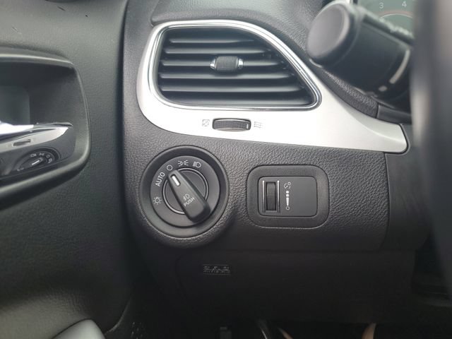 Used 2018 Dodge Journey SXT w/ Connectivity Group FWD image 32
