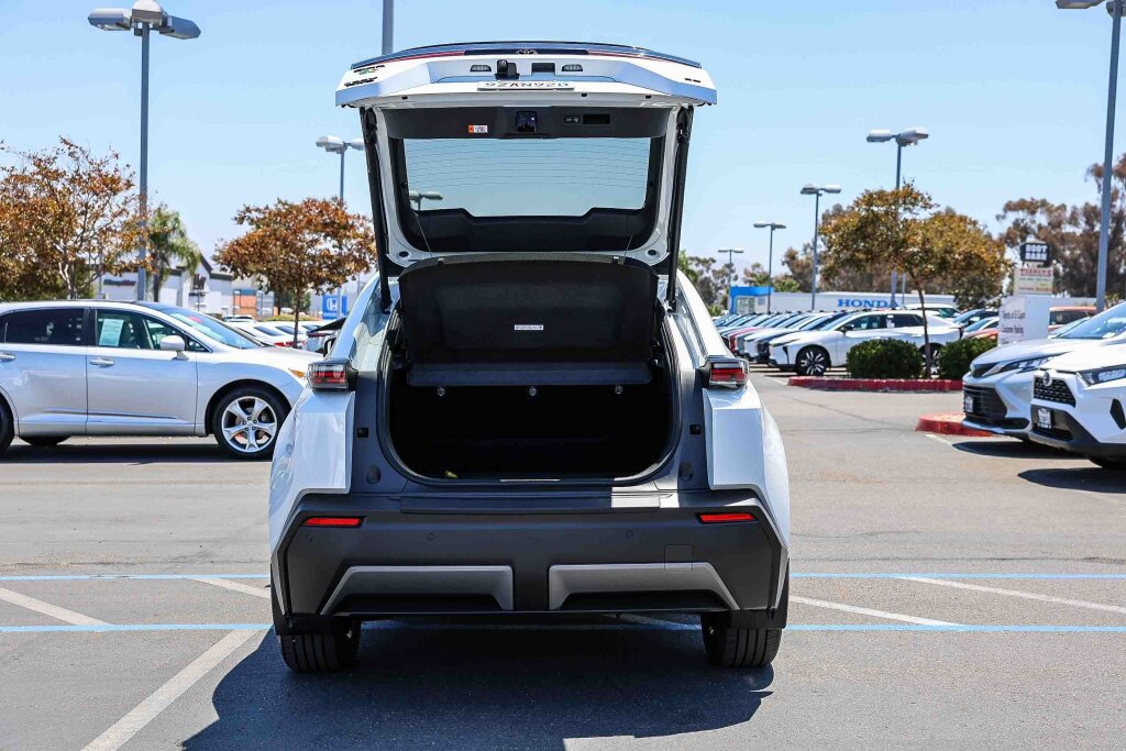 Certified 2026 Toyota C-HR AWD/4WD image 27