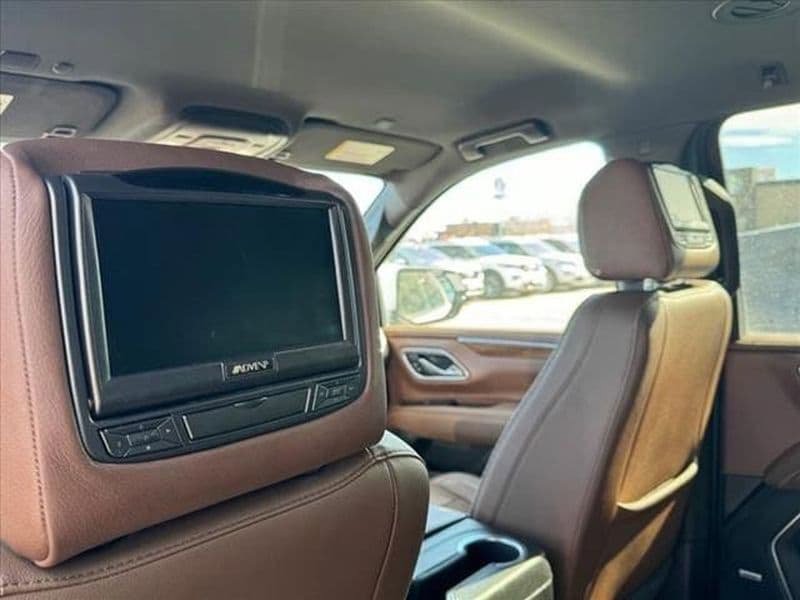 Used 2021 Chevrolet Suburban High Country AWD/4WD image 3