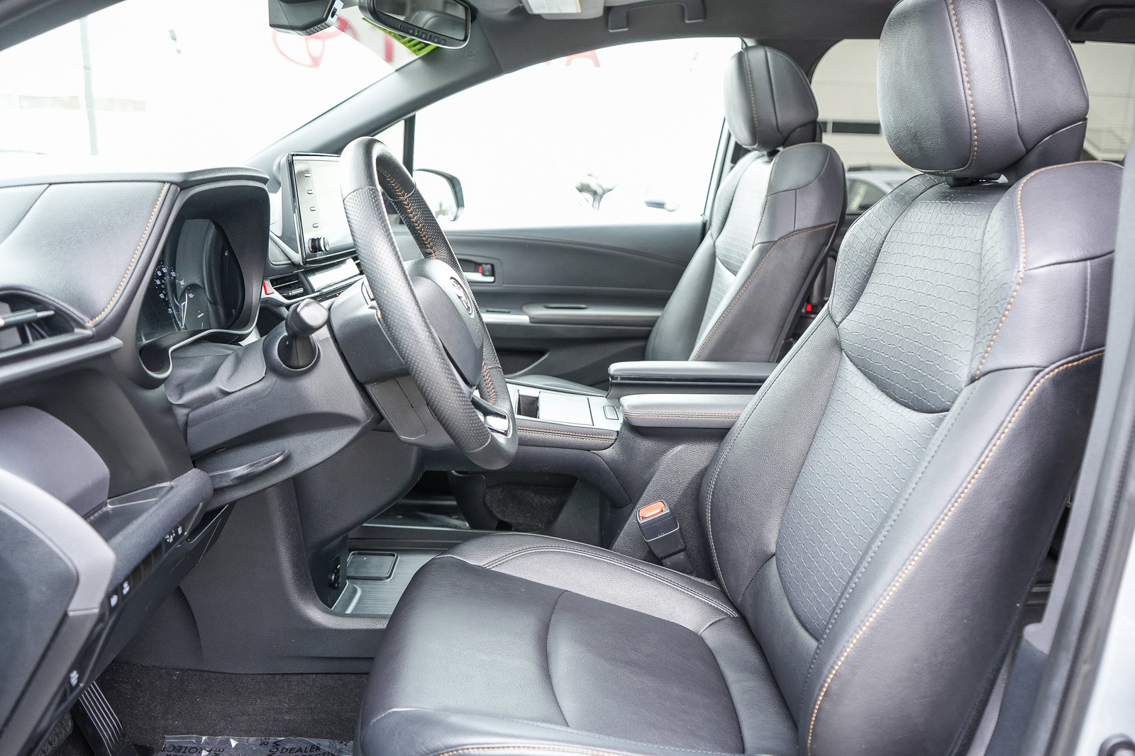 Used 2023 Toyota Sienna XLE Woodland Edition image 17