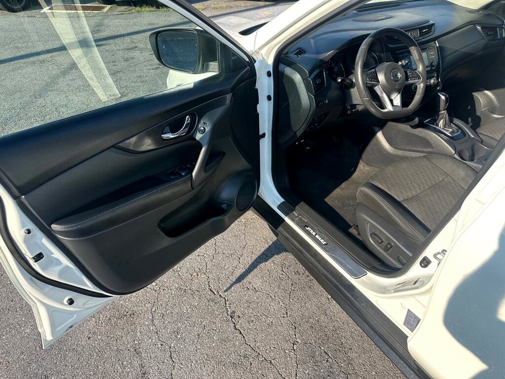 Used 2017 Nissan Rogue SV image 12