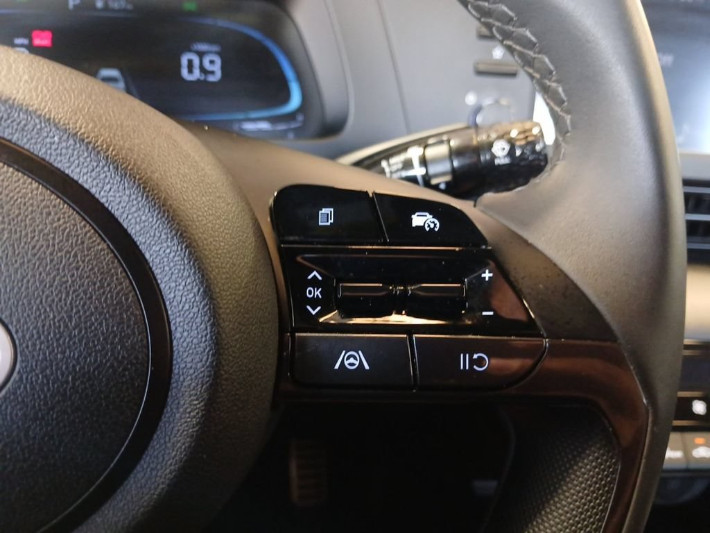 Used 2025 Hyundai Elantra Sport FWD image 20