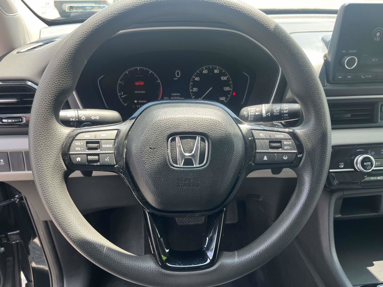 Used 2023 Honda Pilot LX image 15