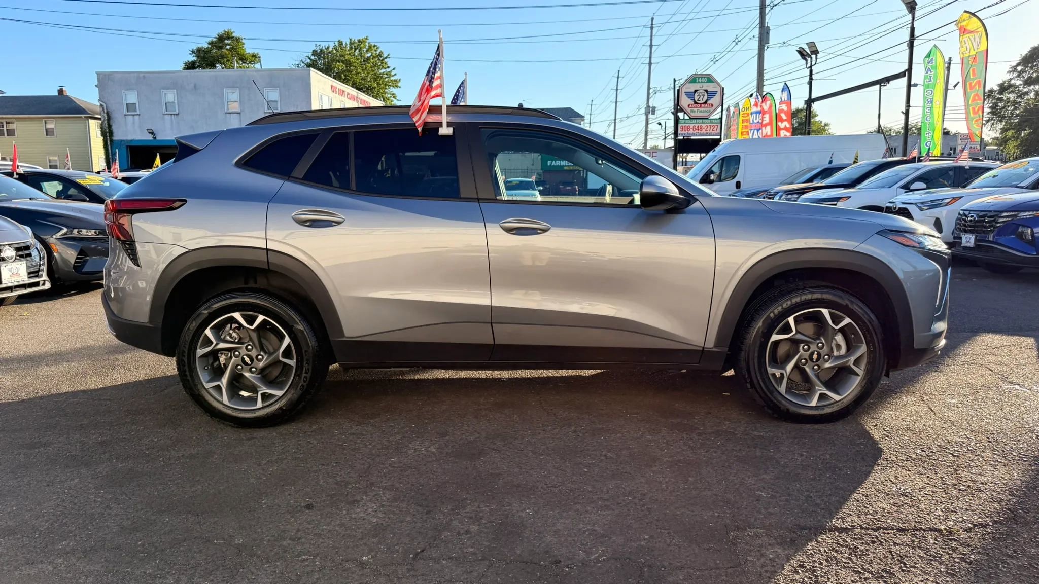 Used 2025 Chevrolet Trax LT FWD image 11