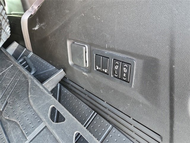 Used 2022 Chevrolet Tahoe Z71 w/ Luxury Package image 51