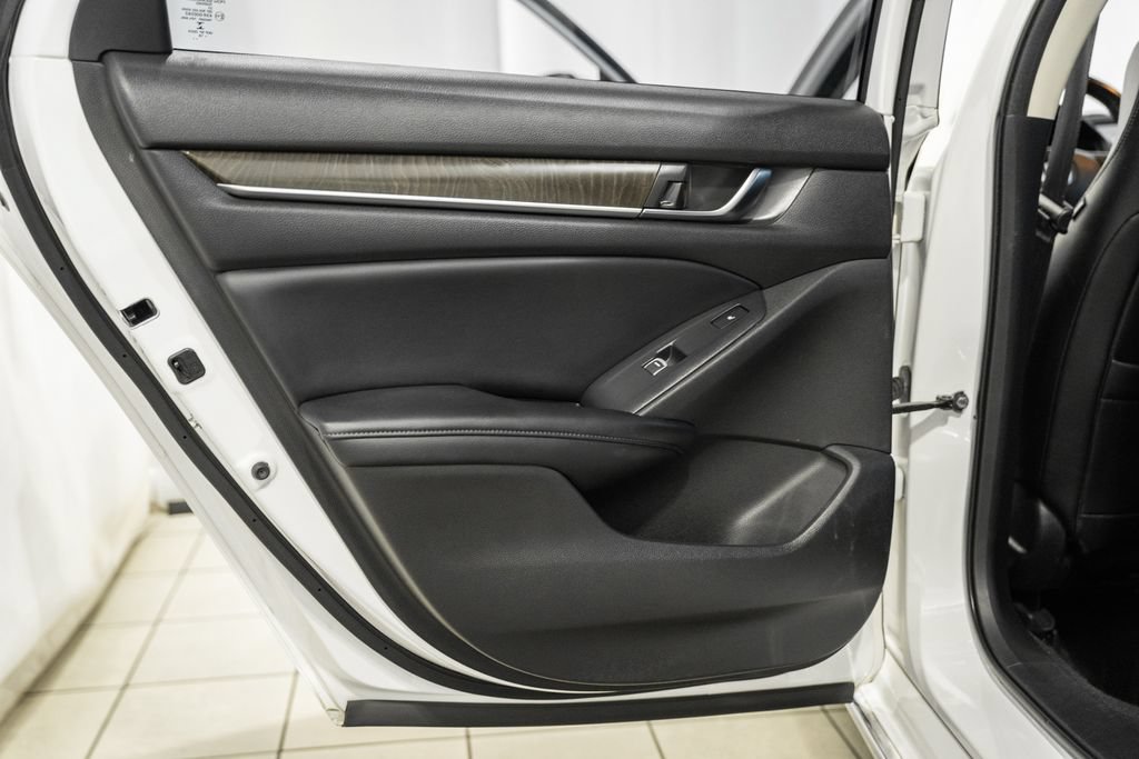 Used 2018 Honda Accord Touring image 28